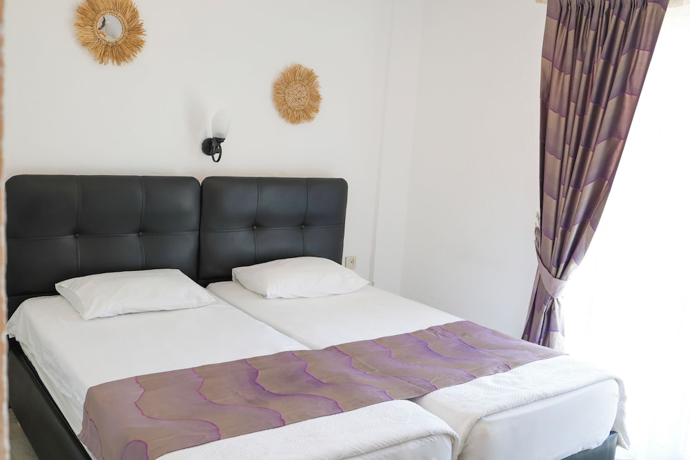 Deluxe Room, 2 Twin Beds, Balcony, Garden View