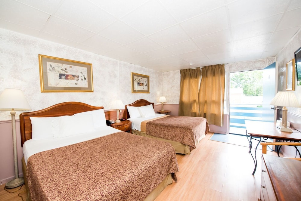 Double Room, 2 Queen Beds, Kitchenette photo 1
