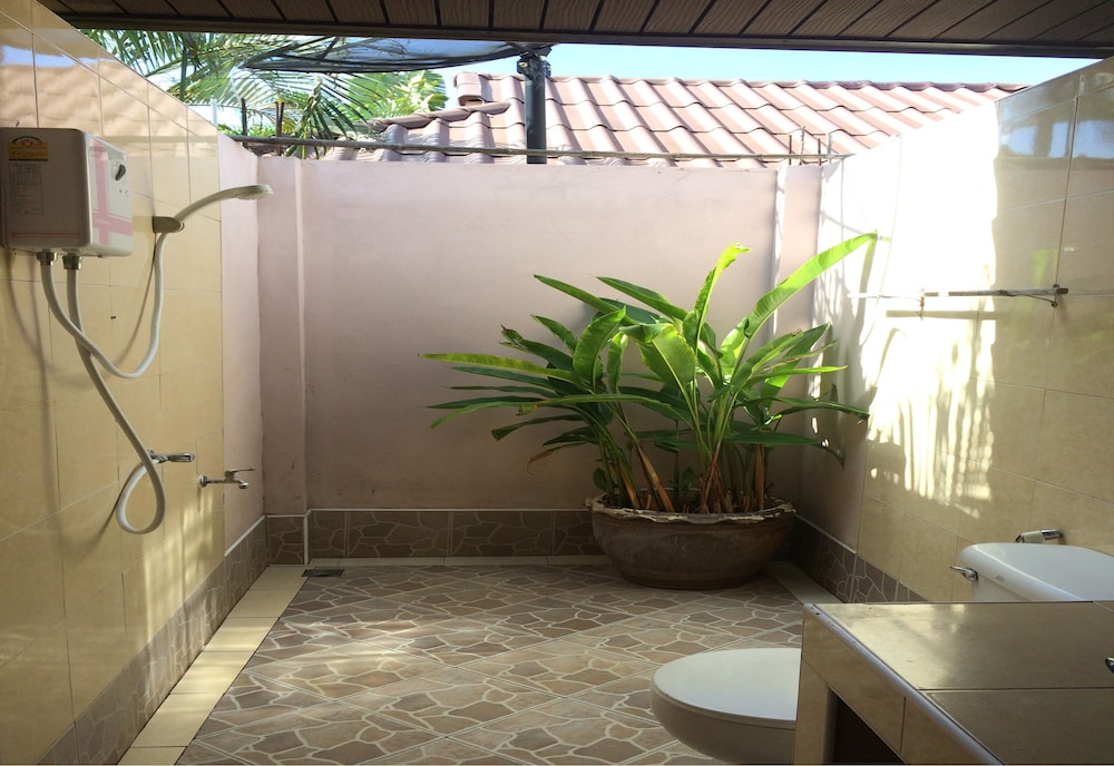 Deluxe Bungalow photo 2