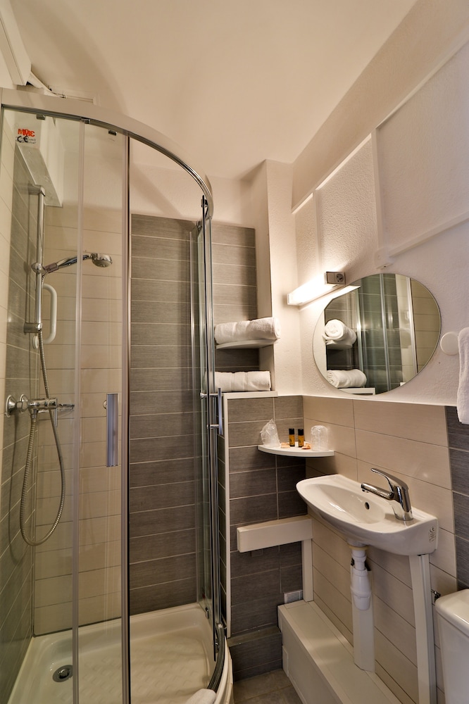 Classic Double Room, Balcony (Petite salle de bain) - Photo 5