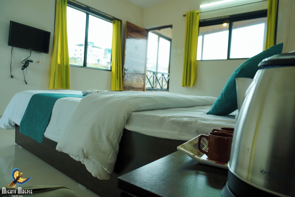 Deluxe Room - Photo 10