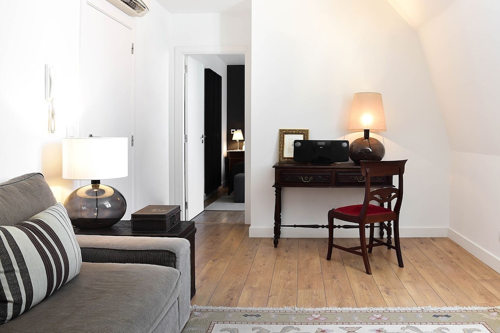 Deluxe Suite - Photo 19