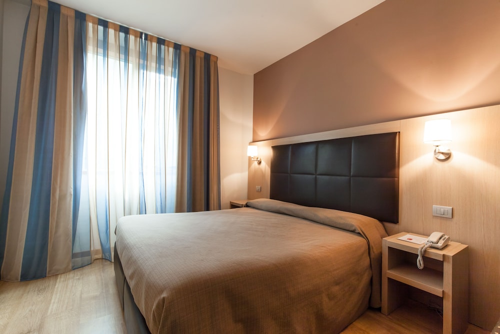 Standard Double or Twin Room photo 1