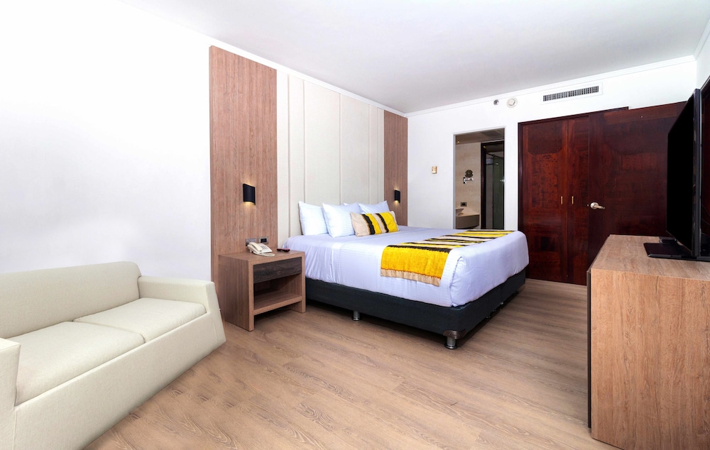 Luxury Suite - Photo 3
