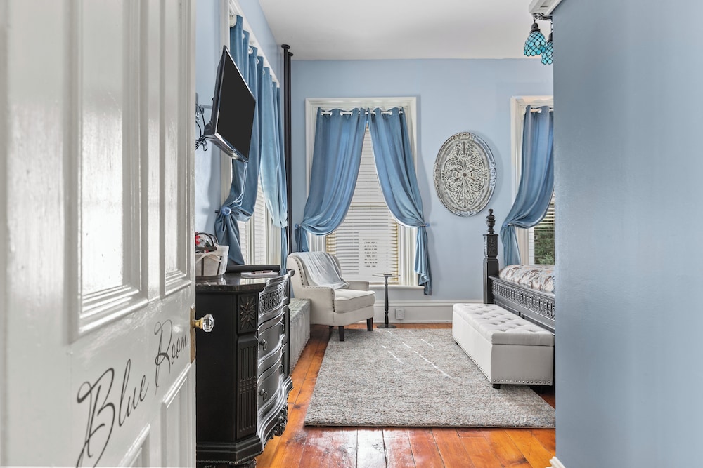 Blue Room Suite photo 2