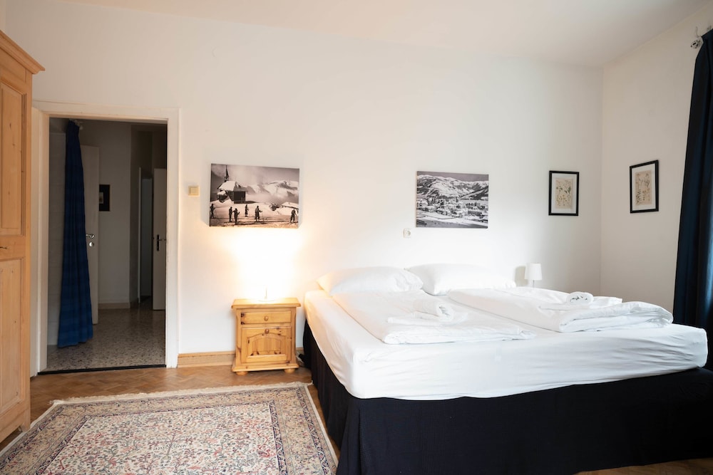 Panoramic Apartment, Multiple Beds, Mountain View photo 2