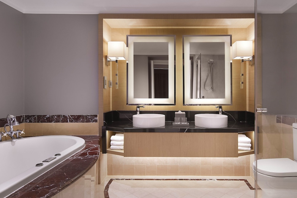 Executive Suite, 1 Bedroom - Photo 7