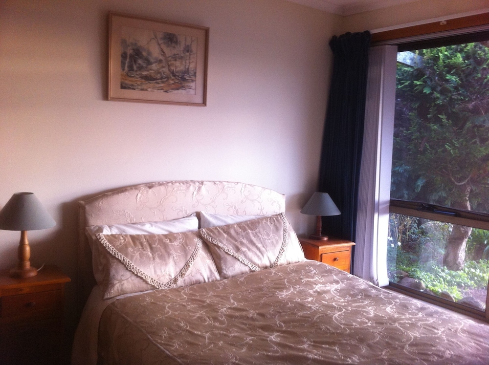 Two Bedroom Self Contained Apartment photo 3