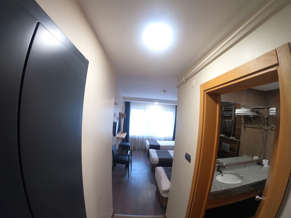 Standard Triple Room - Photo 2