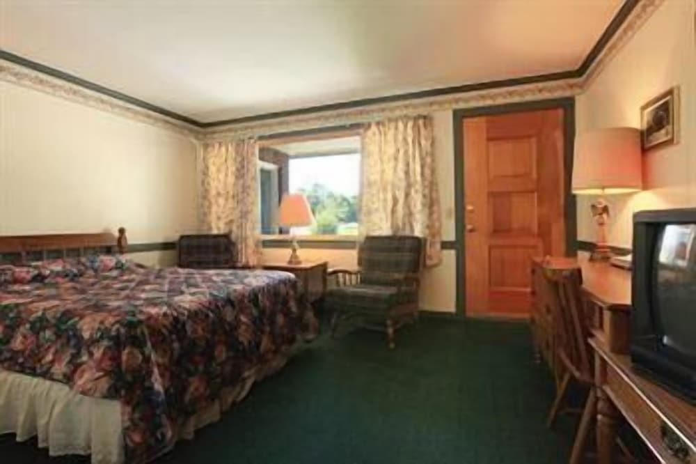 Deluxe Room, 1 Queen Bed, Jetted Tub photo 2