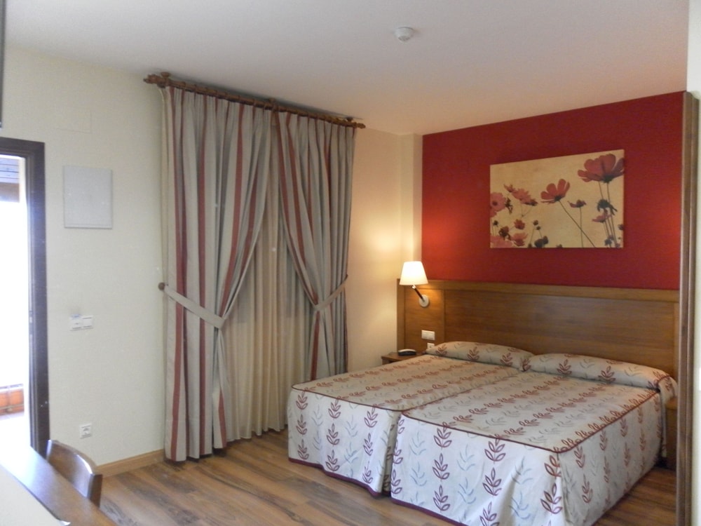 Basic Twin Room