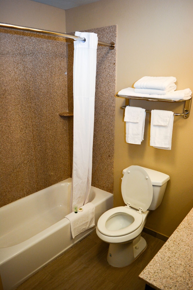Comfort Room, 2 Queen Beds, Accessible photo 2