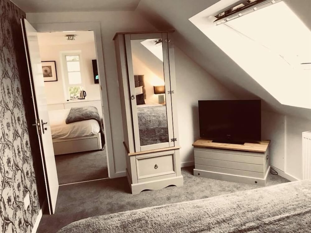 Suite, Ensuite (Double or Twin) photo 2