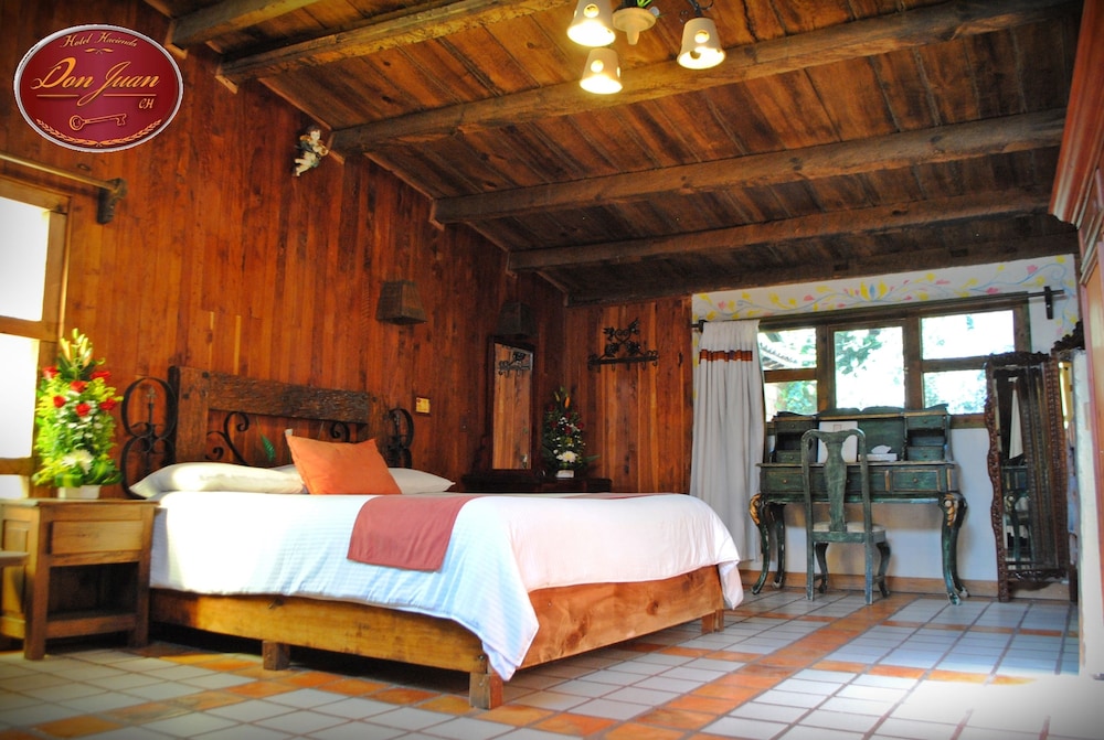 Superior Suite, 1 King Bed photo 3