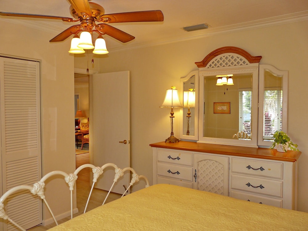 House, Multiple Beds (848 Buttonwood Court) photo 3