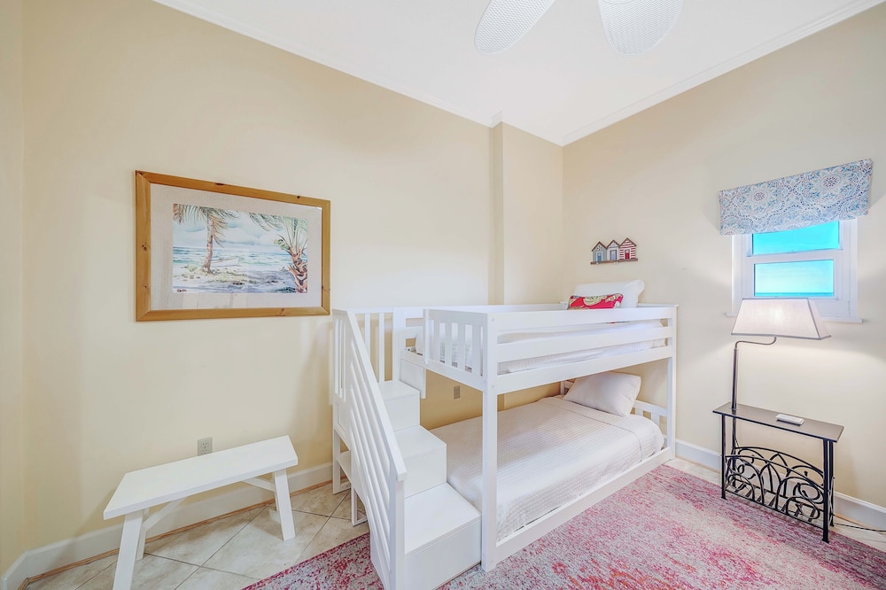 Condo (Tides 1401) photo 2