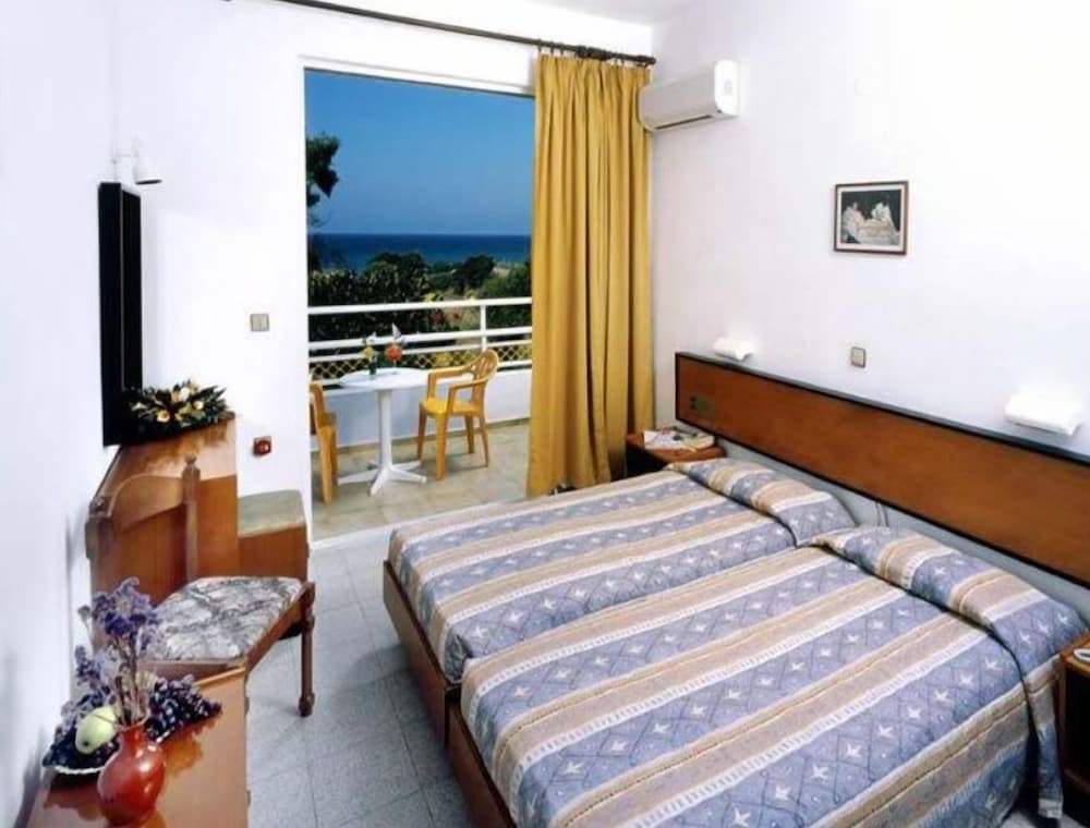Basic Double or Twin Room - Photo 1