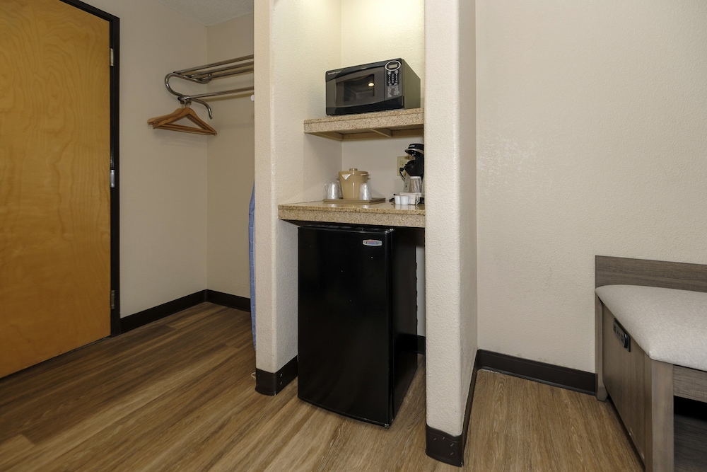 Deluxe Room, 2 Queen Beds, Non Smoking - Photo 6