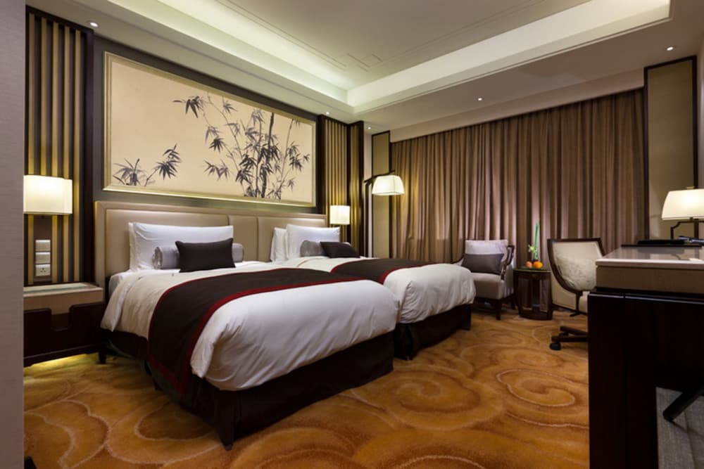 Deluxe Room, 2 Twin Beds, River View