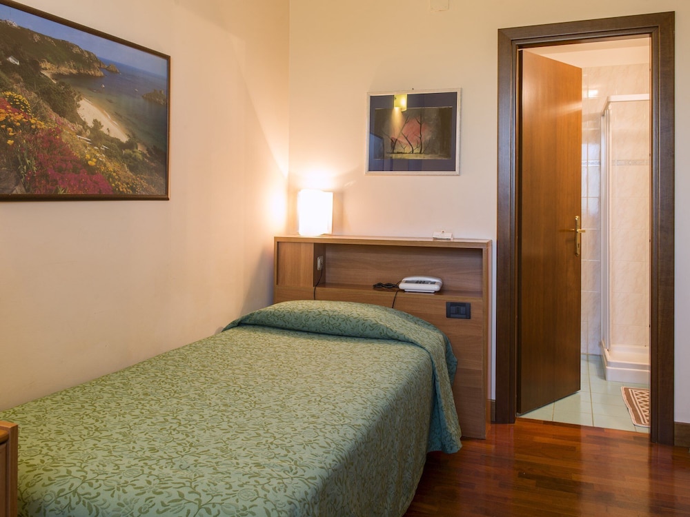 Classic Single Room photo 2