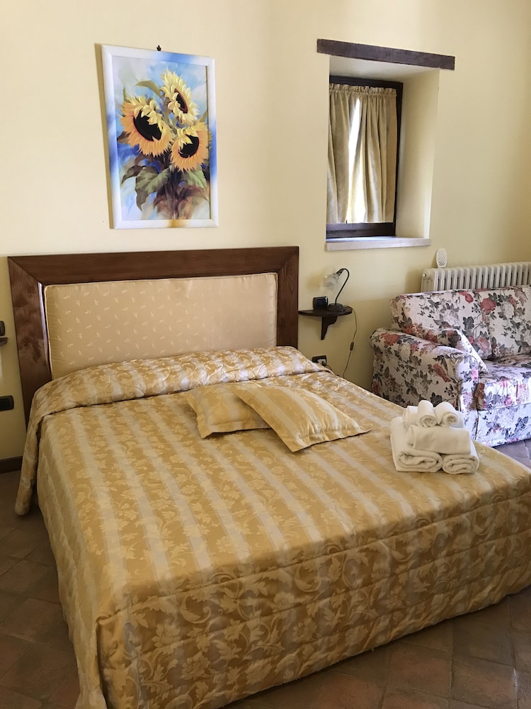 Deluxe Triple Room photo 3