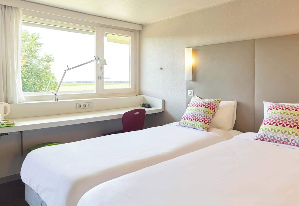 Twin Room, Non Smoking - Photo 4