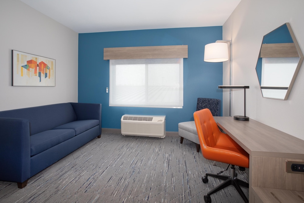 Suite, Multiple Beds - Photo 3