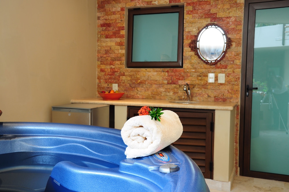 Premium Condo, 2 Bedrooms, Hot Tub - Photo 8
