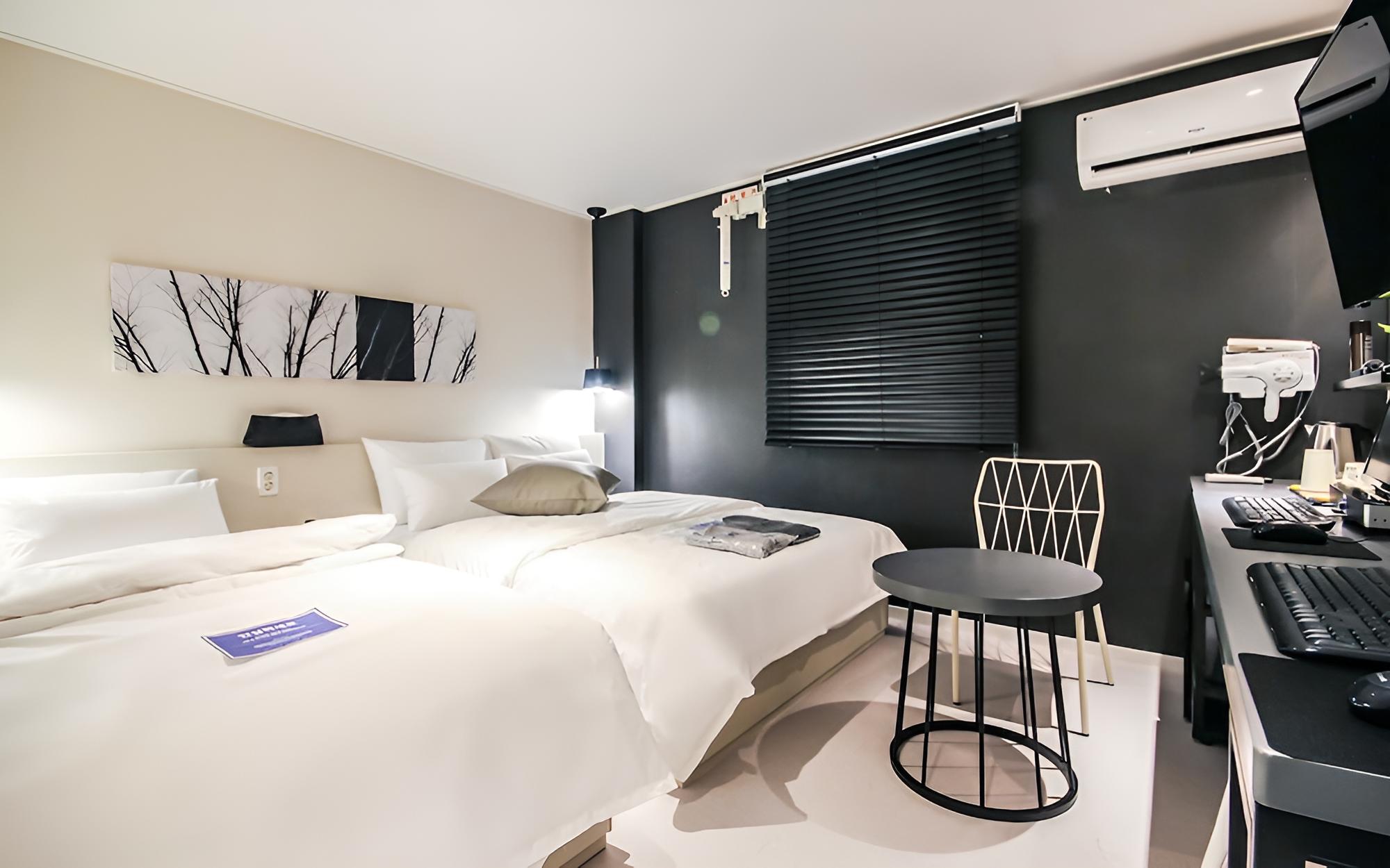 Room (Twin (2PC))