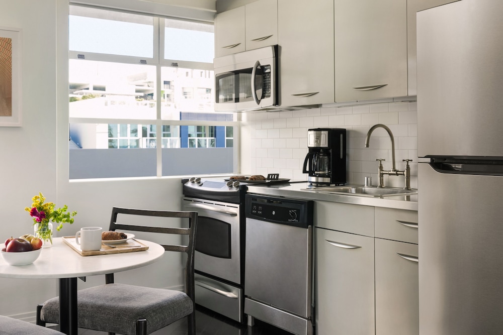 Suite, 1 Bedroom photo 2
