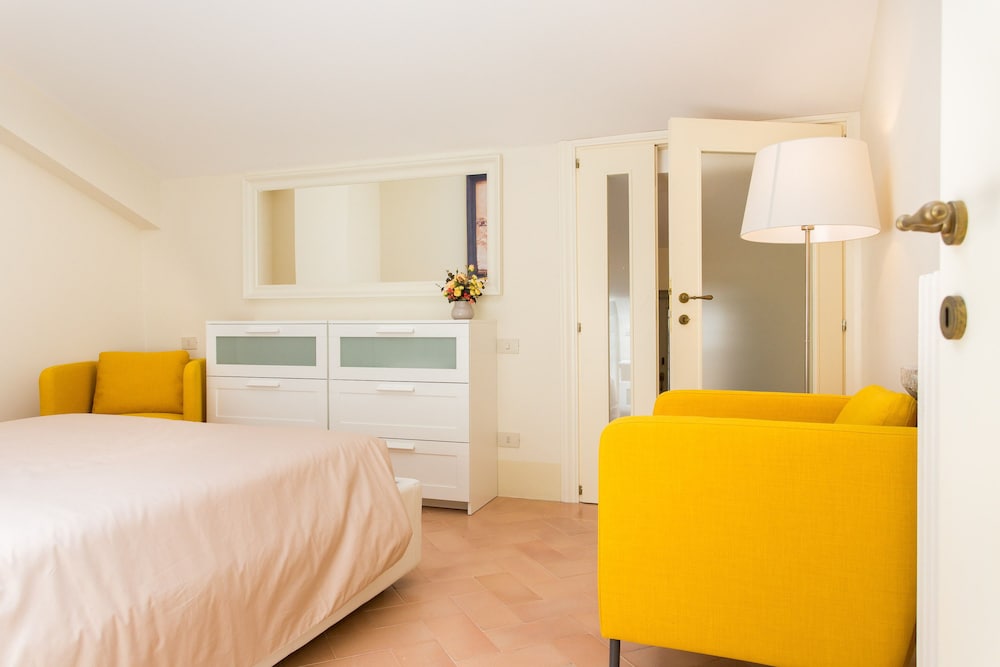 Classic Penthouse, 2 Bedrooms, Private Bathroom, Tower photo 3