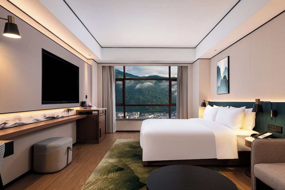 Superior Room, 1 King Bed photo 2