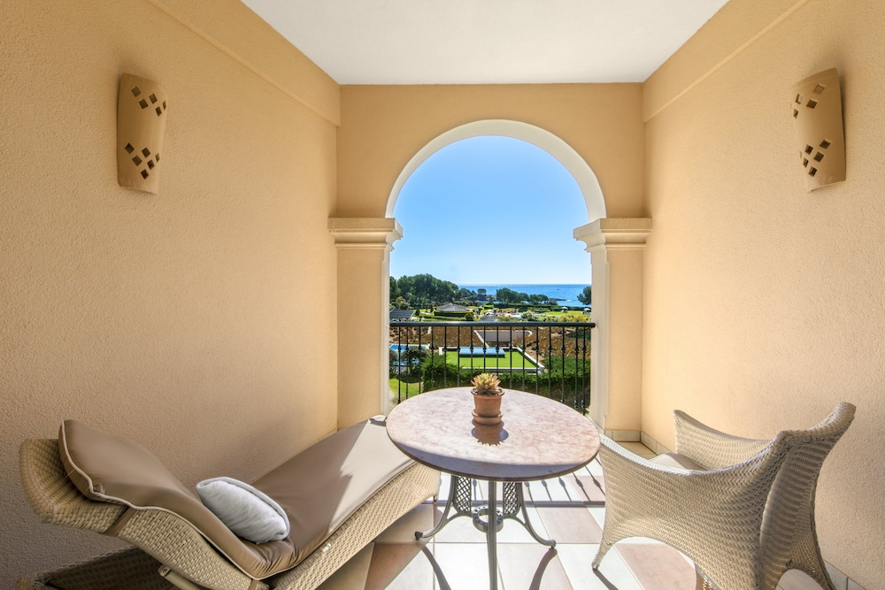 Grand Deluxe Room, 1 King Bed, Sea View - Photo 13