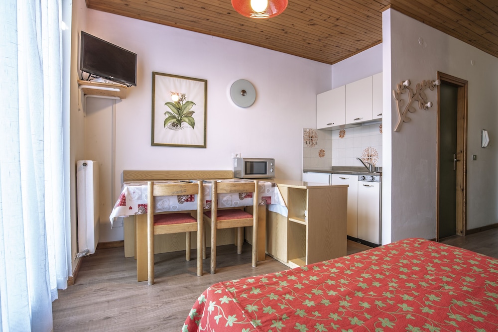 Standard Studio (2 adults + 2 children) photo 1