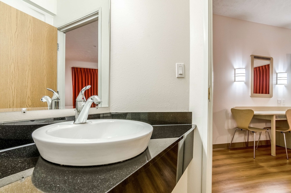 Standard Room, 2 Double Beds, Non Smoking - Photo 19