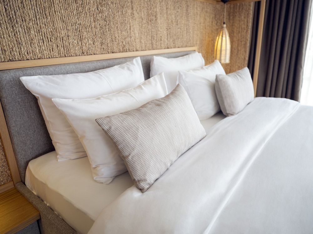 Corner Suite - Photo 9