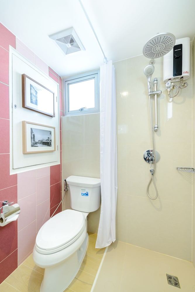 Deluxe Room (Twin Bed) - Photo 9