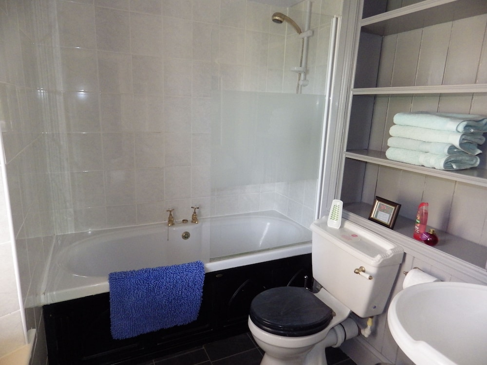 Double Room, River View (Usk) photo 2