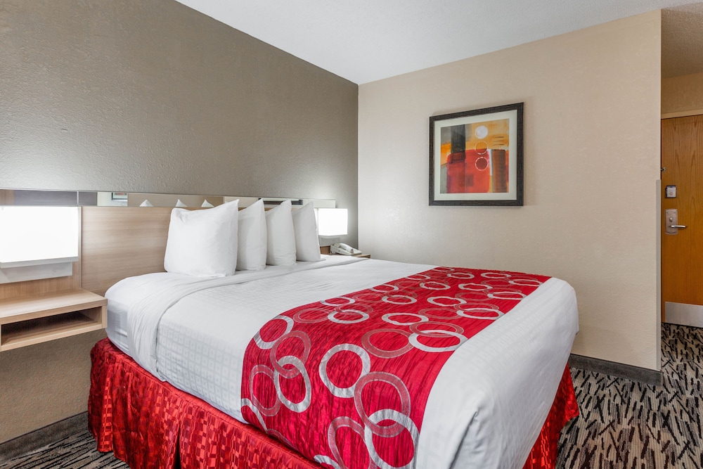 Standard Room, 1 Queen Bed - Photo 4