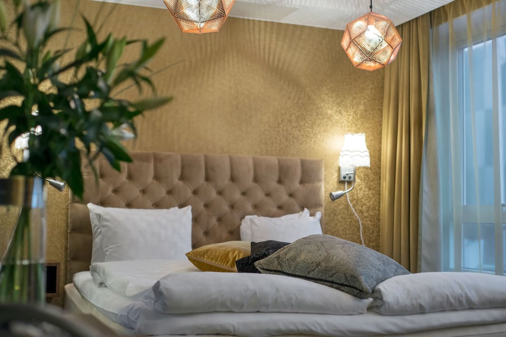 Suite, 1 King Bed, Non Smoking, Balcony (with Sofabed)