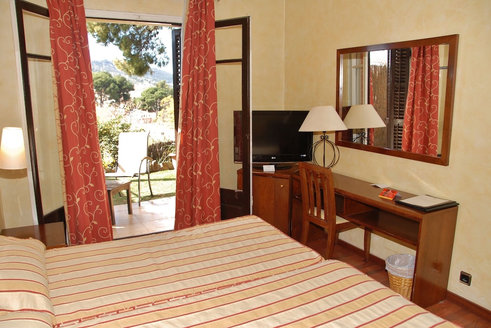Superior Double or Twin Room (con jardín) photo 3