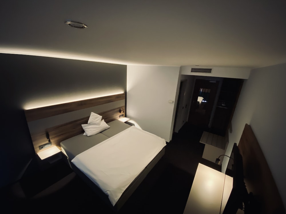 Business Room photo 2