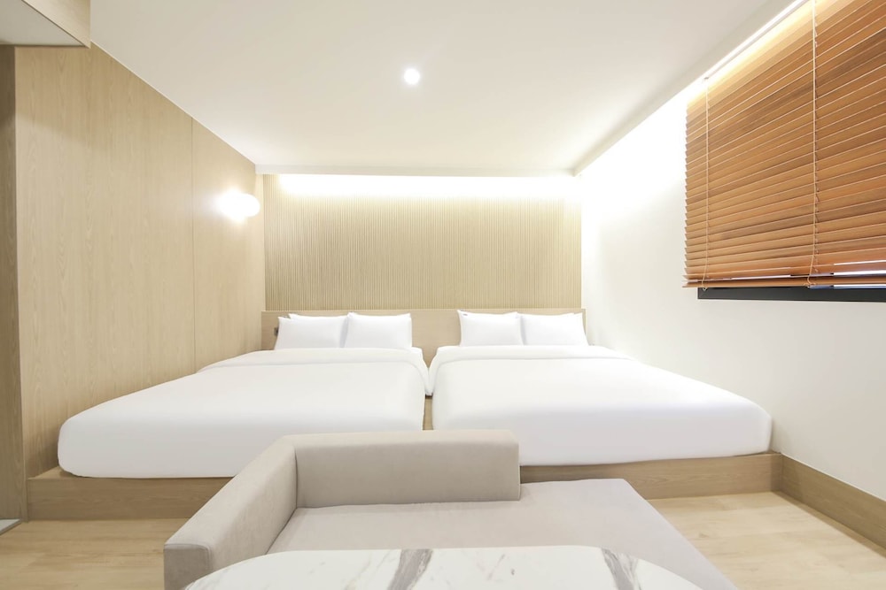 Family Twin Room, 2 Queen Beds, Hot Tub photo 3