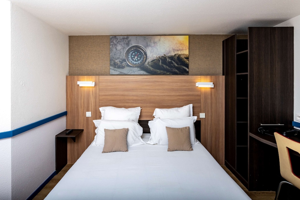 Standard Room, Multiple Beds - Photo 6