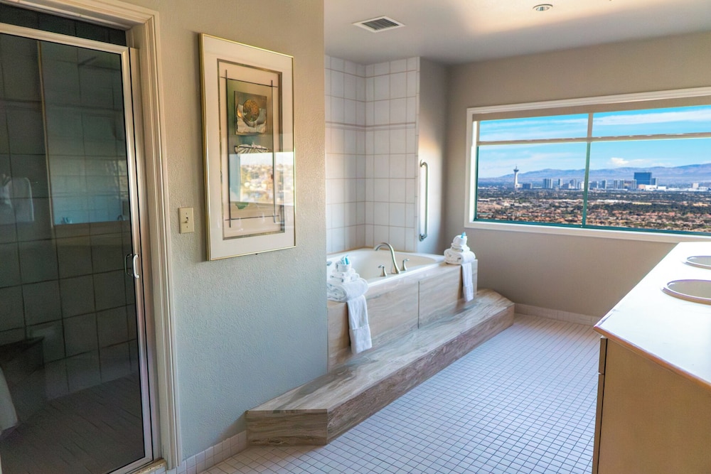 Penthouse Suite - Photo 4