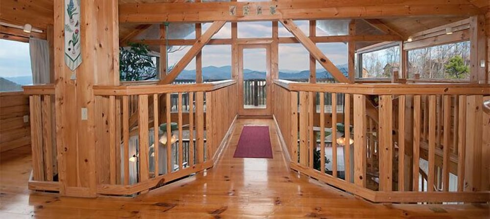 Premier Cabin, 1 Bedroom, Hot Tub, Mountain View (sleeps up to 4) photo 1
