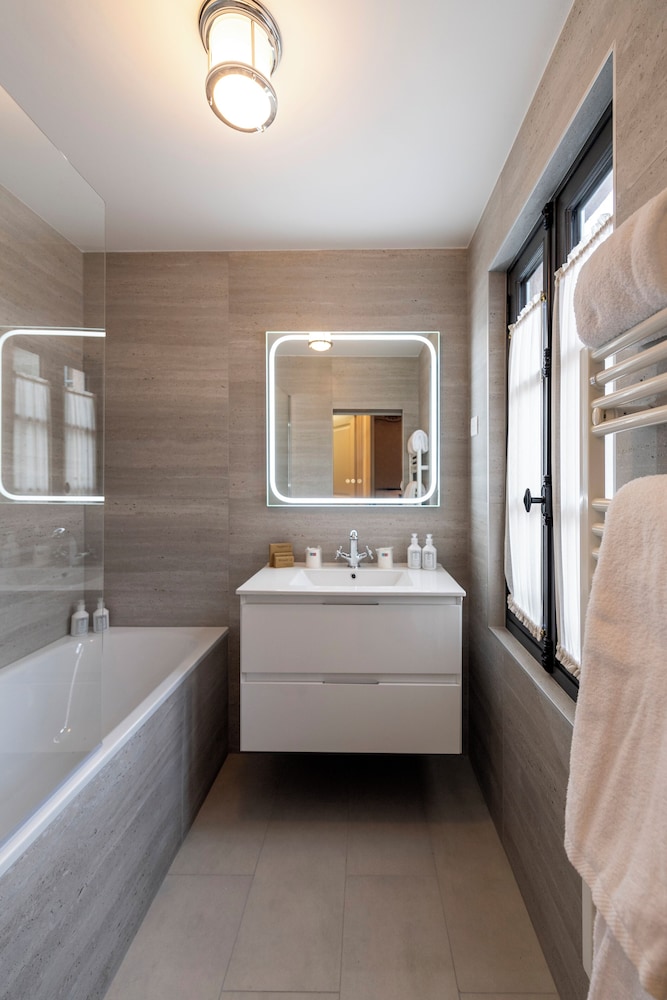 Basic Suite - Photo 12