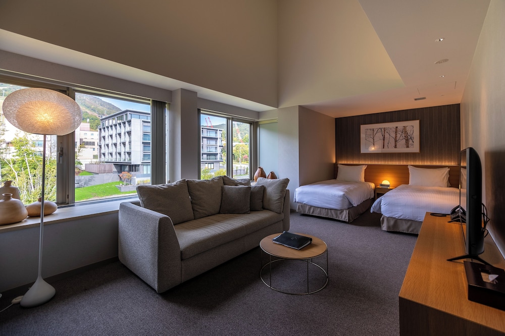 Penthouse Studio