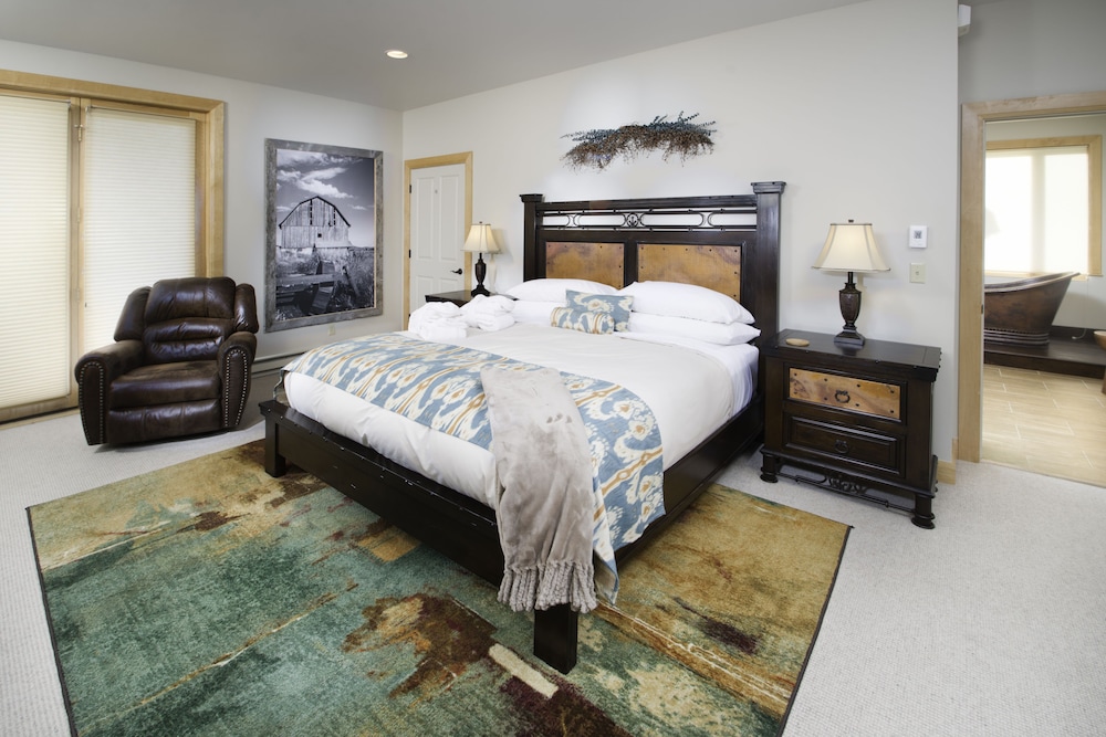 Romantic Suite, Bathtub, Valley View (Couer D'Alene) photo 2
