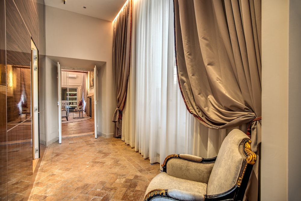 Luxury Suite, 1 King Bed with Sofa bed, City View thumbnail 5